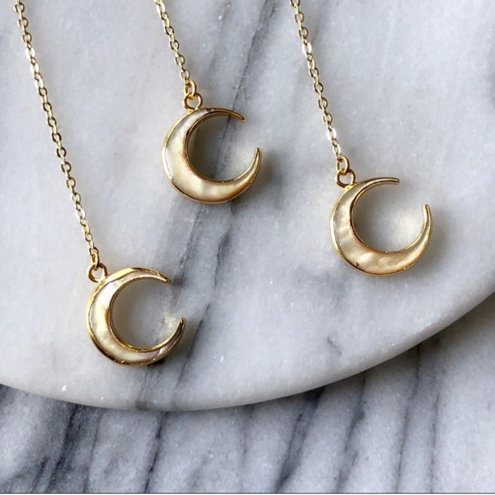 ✨HP✨ Pearl 14K Crescent Moon Lariat Necklace - Picture 5 of 9